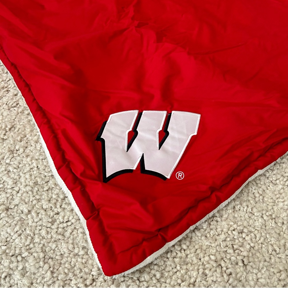 University of Wisconsin Badgers Red Blanket - Picture 7 of 8